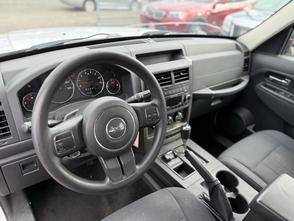 2012 Jeep Liberty Image 10