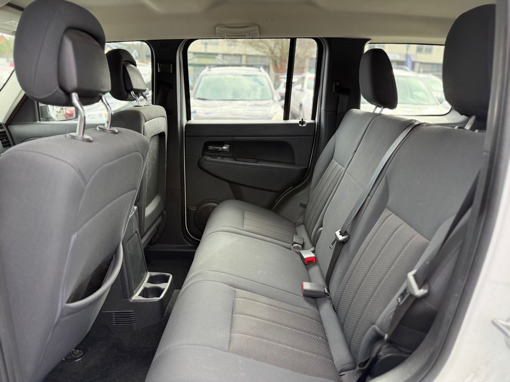 2012 Jeep Liberty Image 11