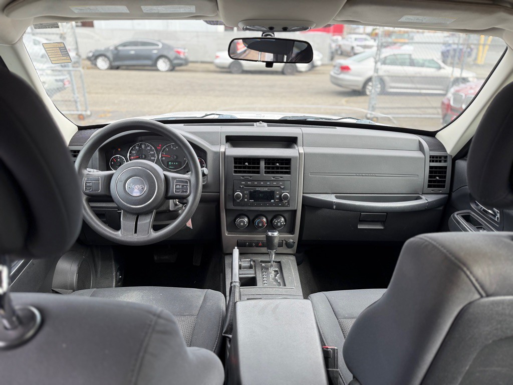 2012 Jeep Liberty Image 12