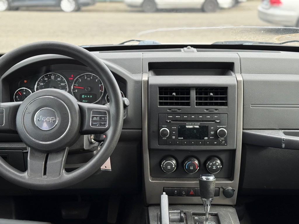 2012 Jeep Liberty Image 13