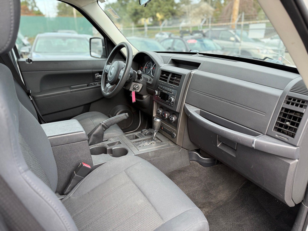 2012 Jeep Liberty Image 14