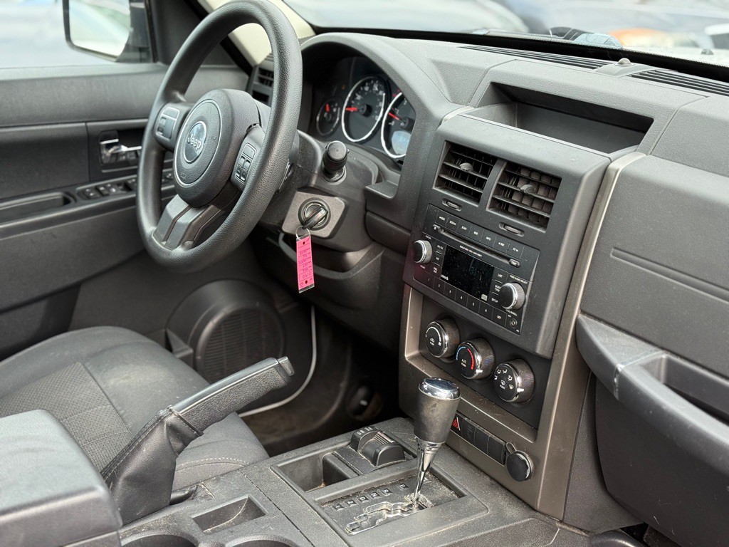 2012 Jeep Liberty Image 16