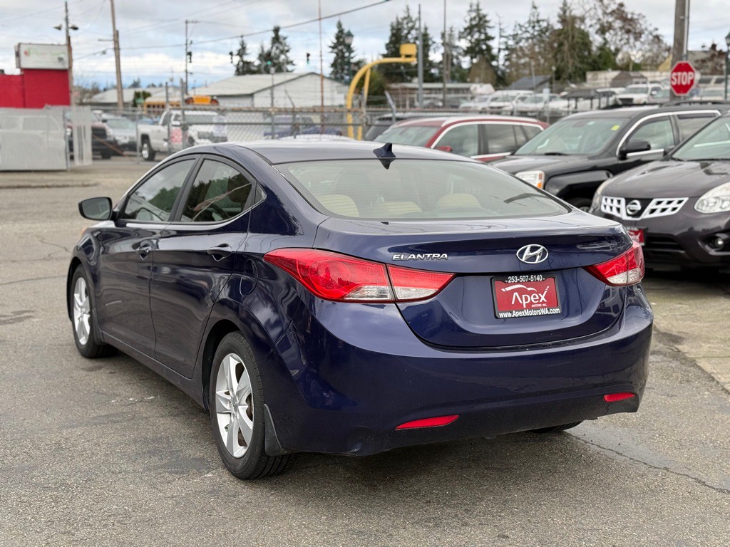 2013 Hyundai Elantra Image 5