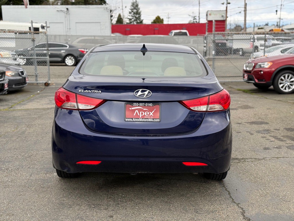 2013 Hyundai Elantra Image 6