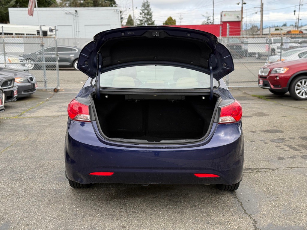 2013 Hyundai Elantra Image 7