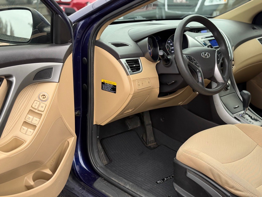 2013 Hyundai Elantra Image 8