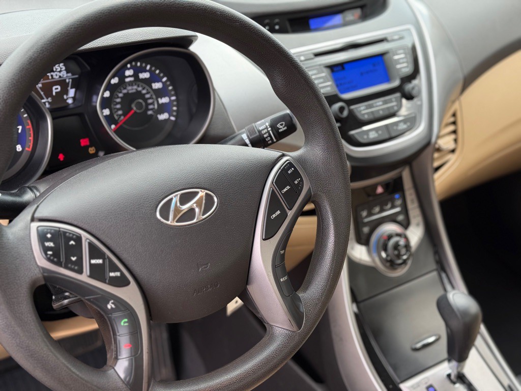 2013 Hyundai Elantra Image 10