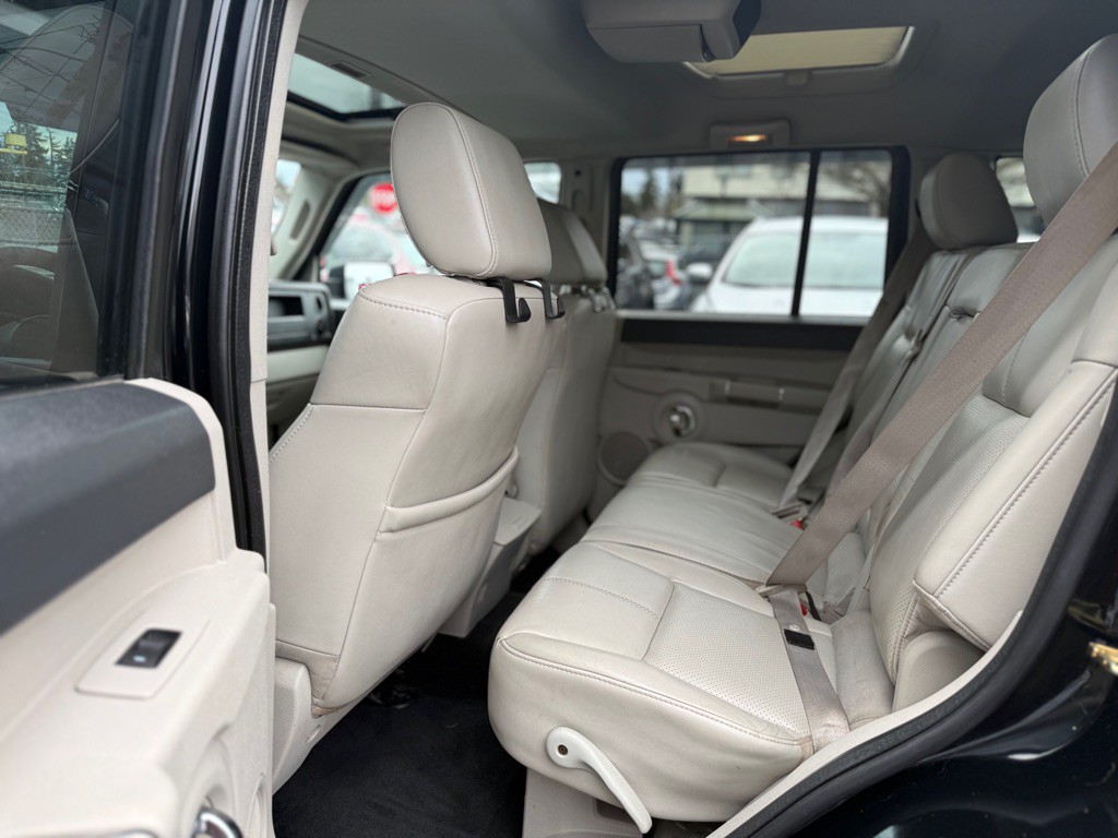 2006 Jeep Commander Image 12