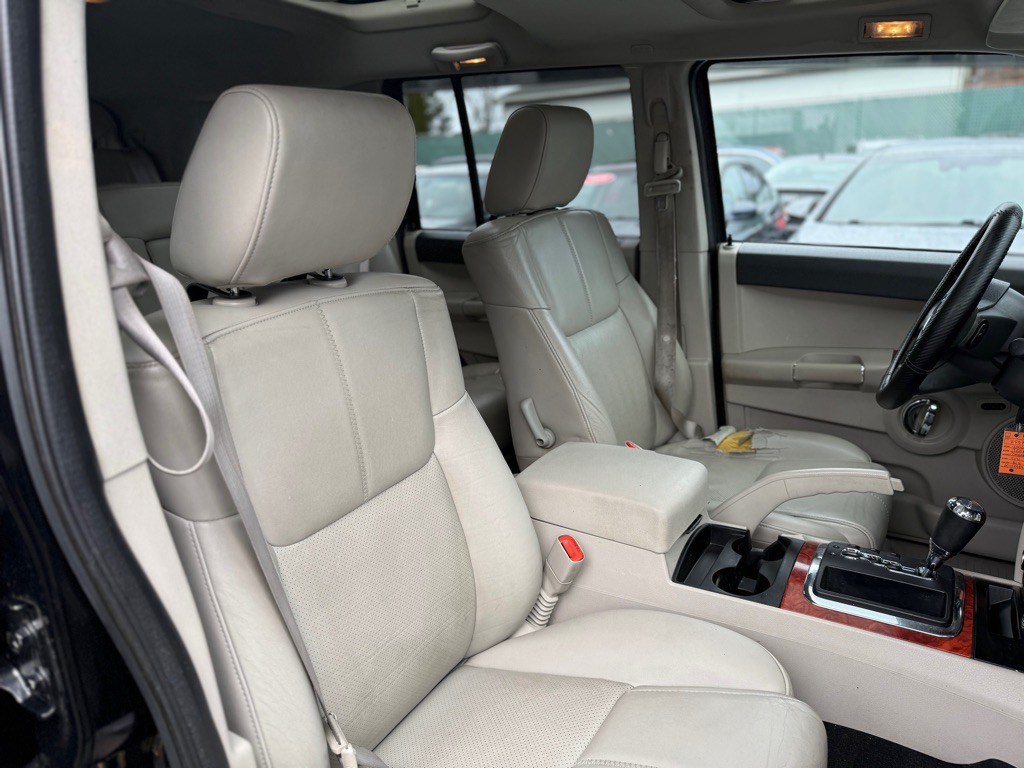 2006 Jeep Commander Image 17