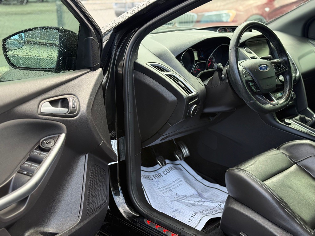 2015 Ford Focus Image 8