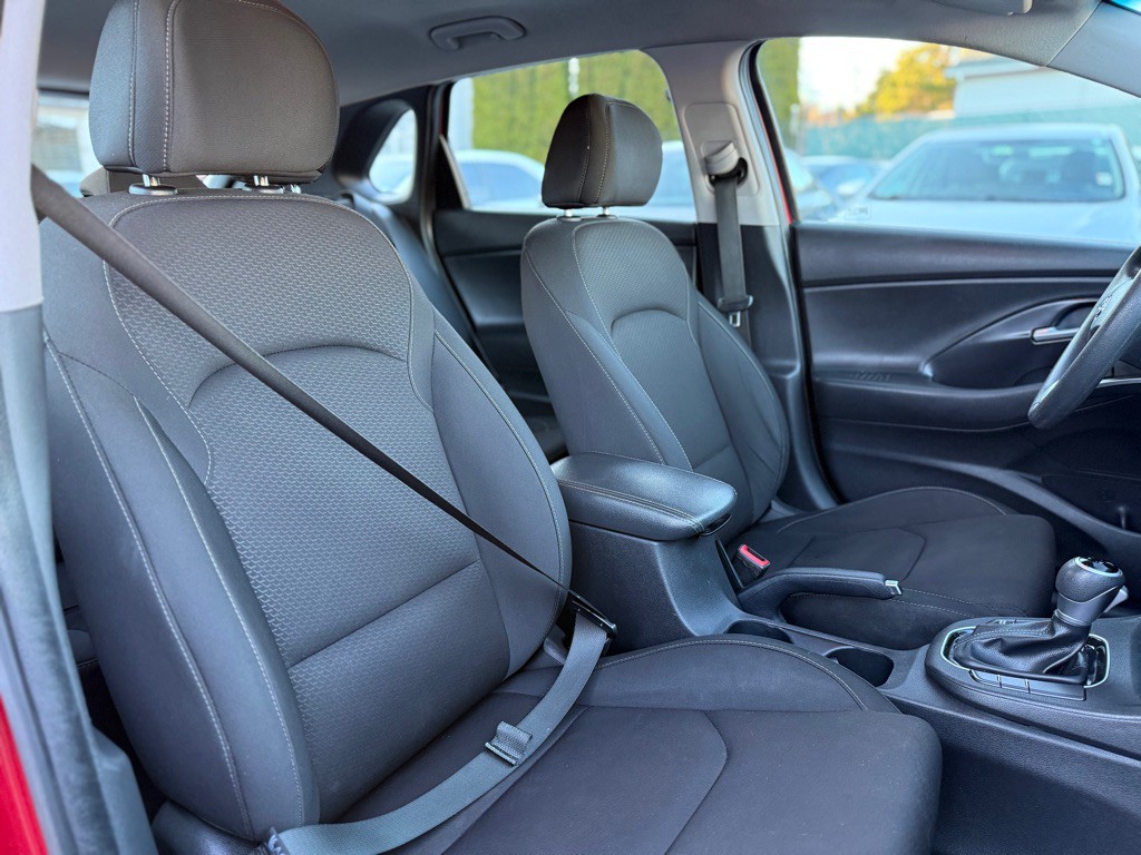 2018 Hyundai Elantra Image 16