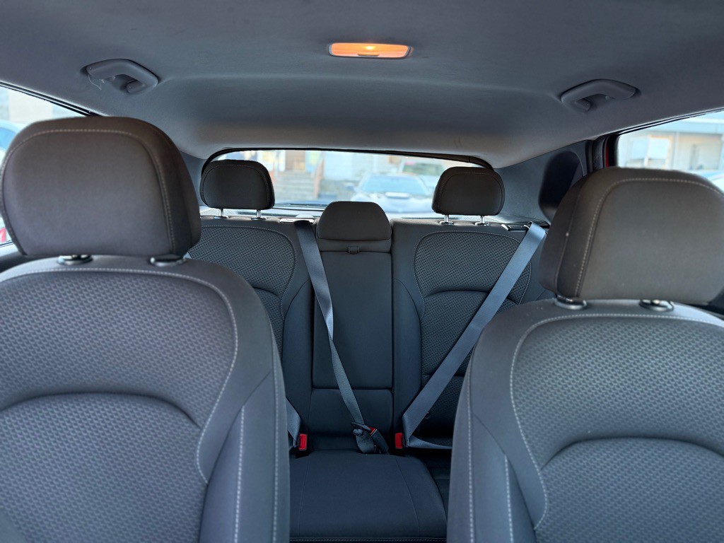 2018 Hyundai Elantra Image 18