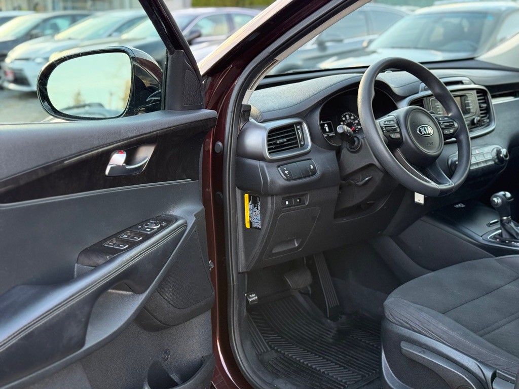 2016 Kia Sorento Image 8