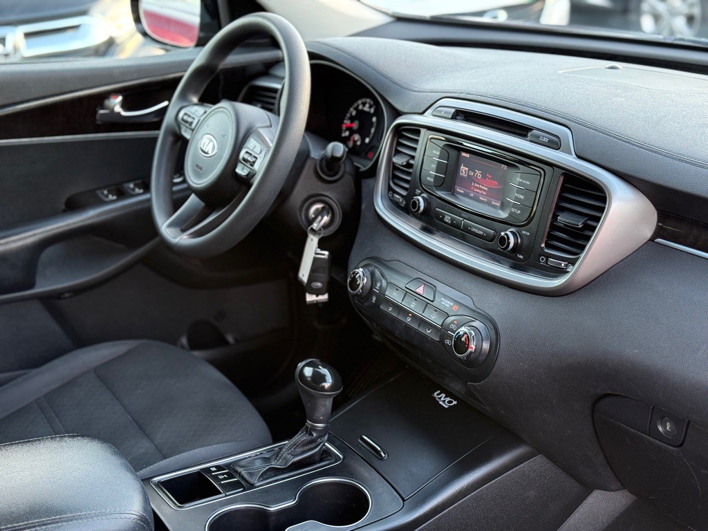 2016 Kia Sorento Image 17