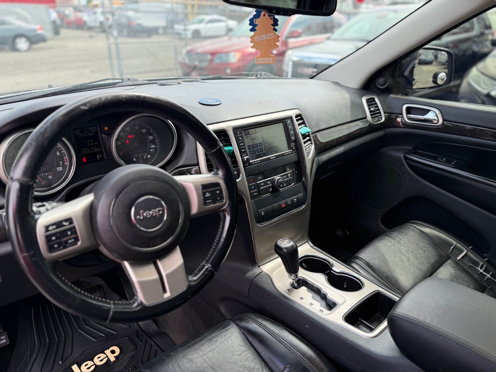 2011 Jeep Grand Cherokee Image 10