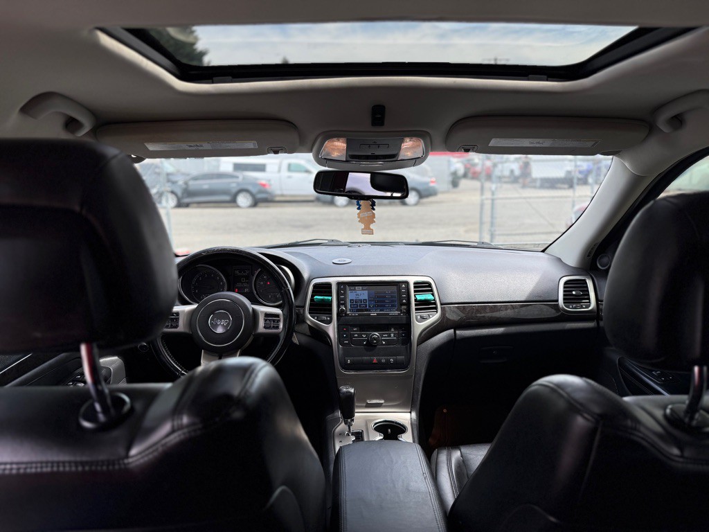 2011 Jeep Grand Cherokee Image 14