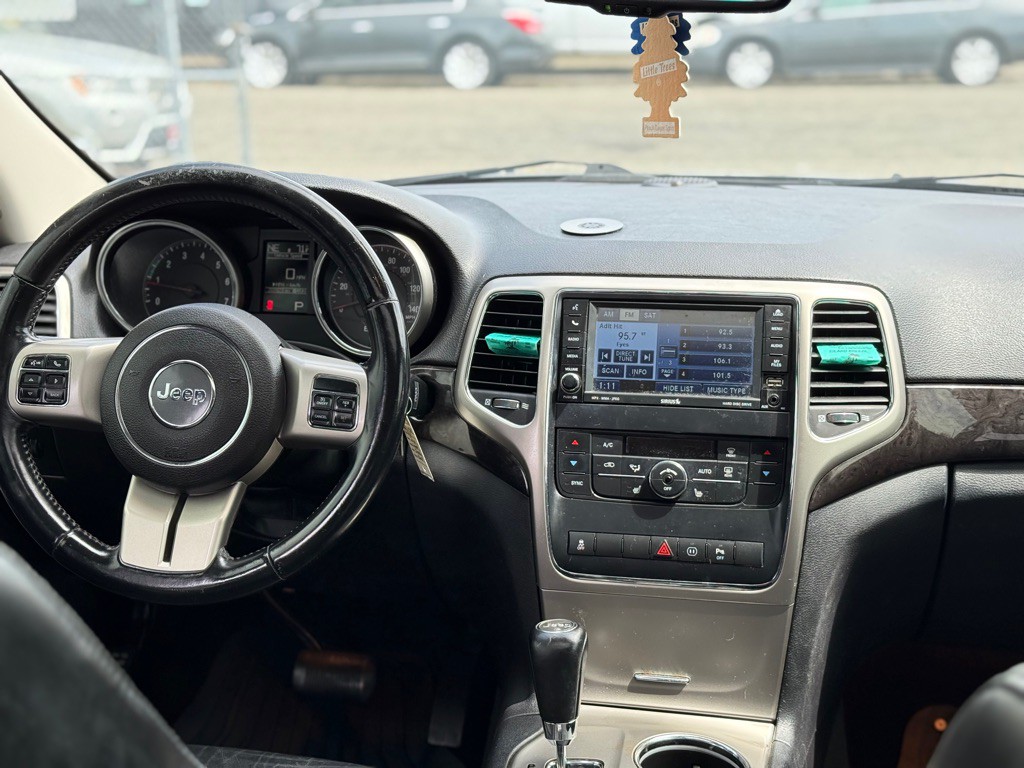 2011 Jeep Grand Cherokee Image 15