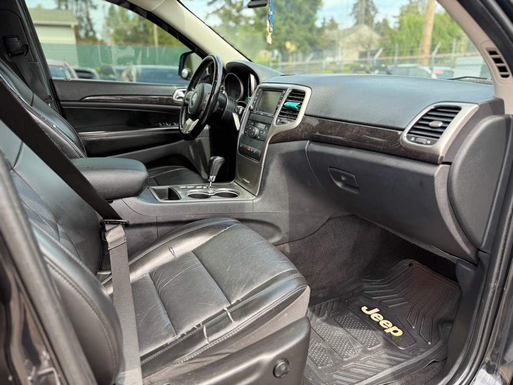 2011 Jeep Grand Cherokee Image 16
