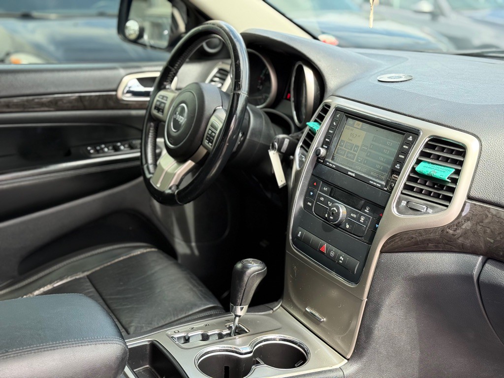 2011 Jeep Grand Cherokee Image 18