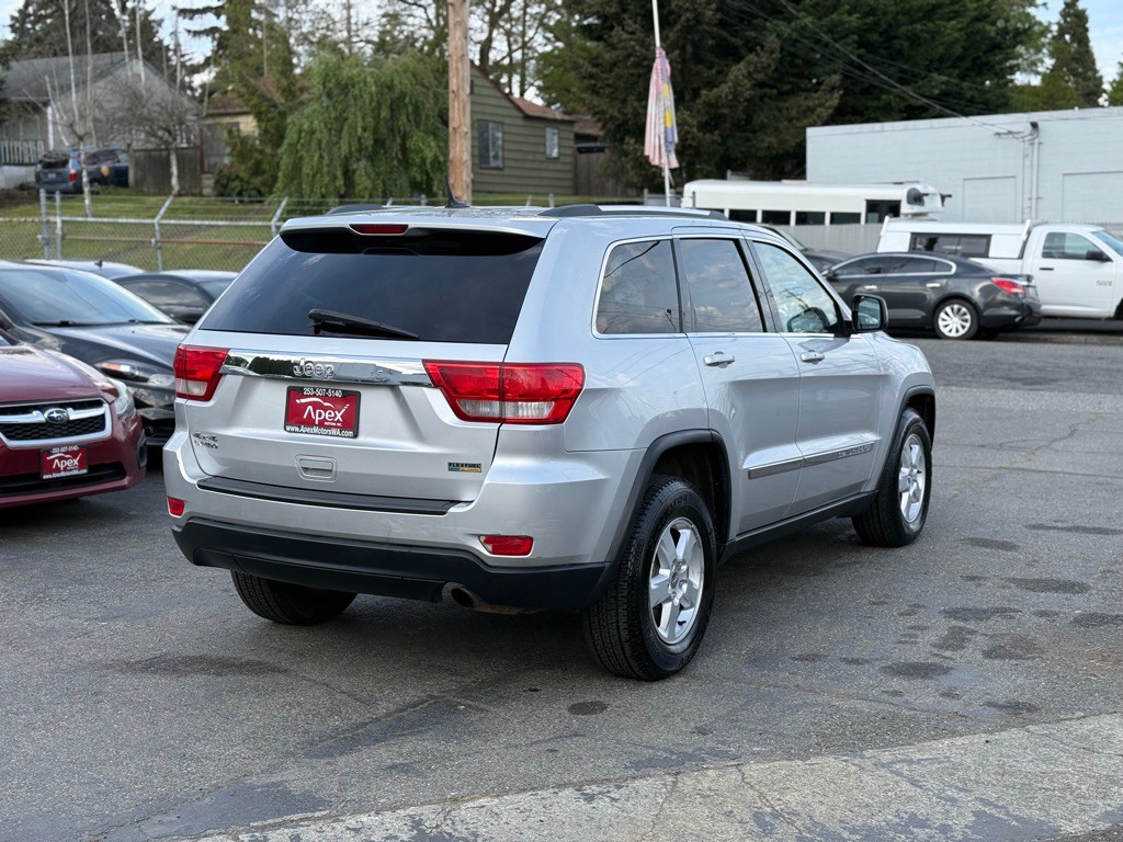 2011 Jeep Grand Cherokee Image 4