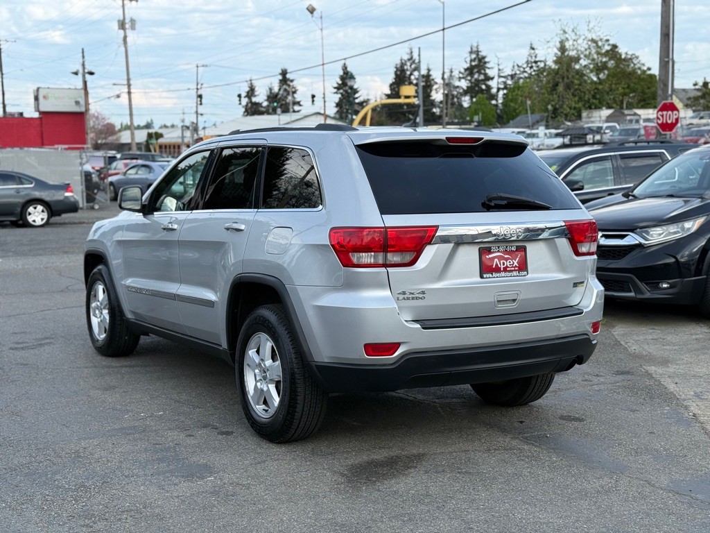2011 Jeep Grand Cherokee Image 5