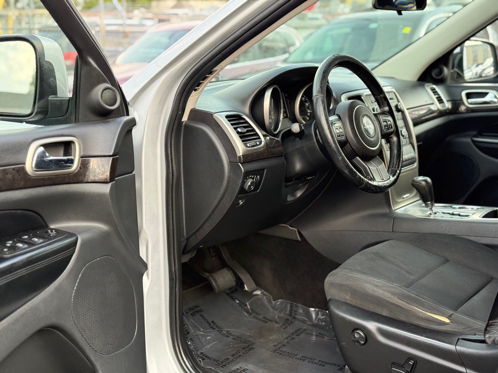 2011 Jeep Grand Cherokee Image 8