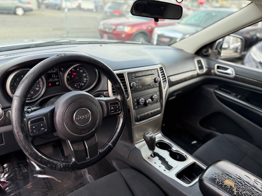 2011 Jeep Grand Cherokee Image 10
