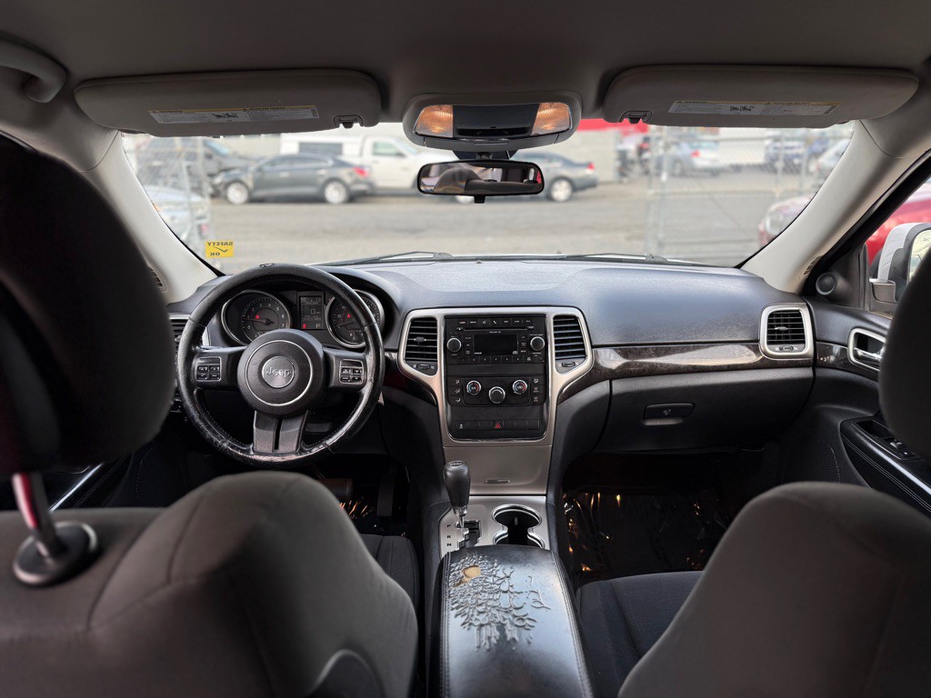 2011 Jeep Grand Cherokee Image 12
