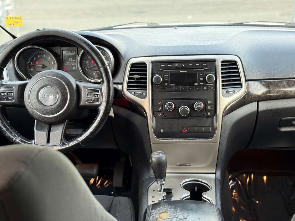2011 Jeep Grand Cherokee Image 13