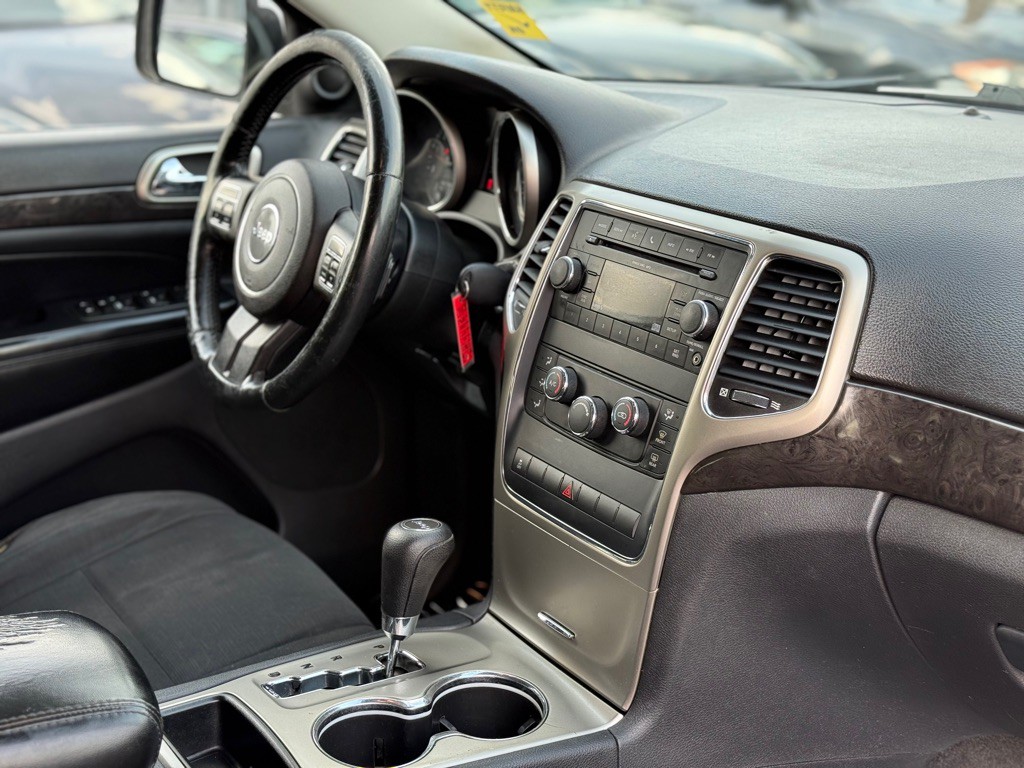 2011 Jeep Grand Cherokee Image 16