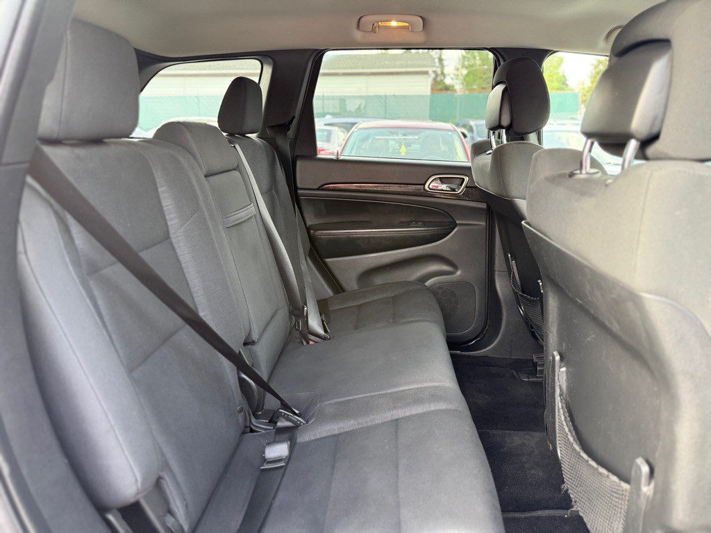 2011 Jeep Grand Cherokee Image 18