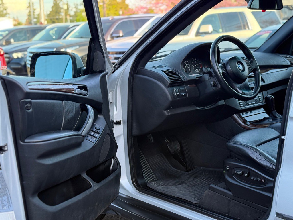2005 BMW X5 Image 8