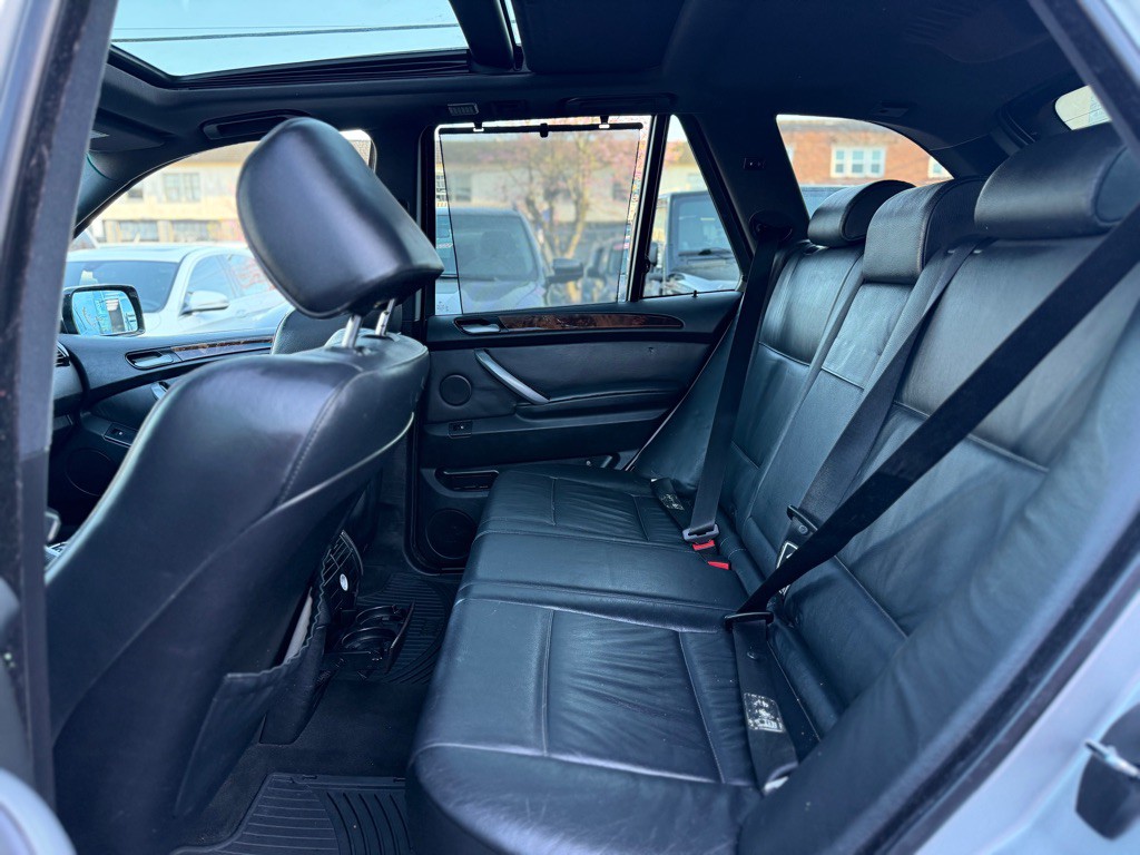 2005 BMW X5 Image 11