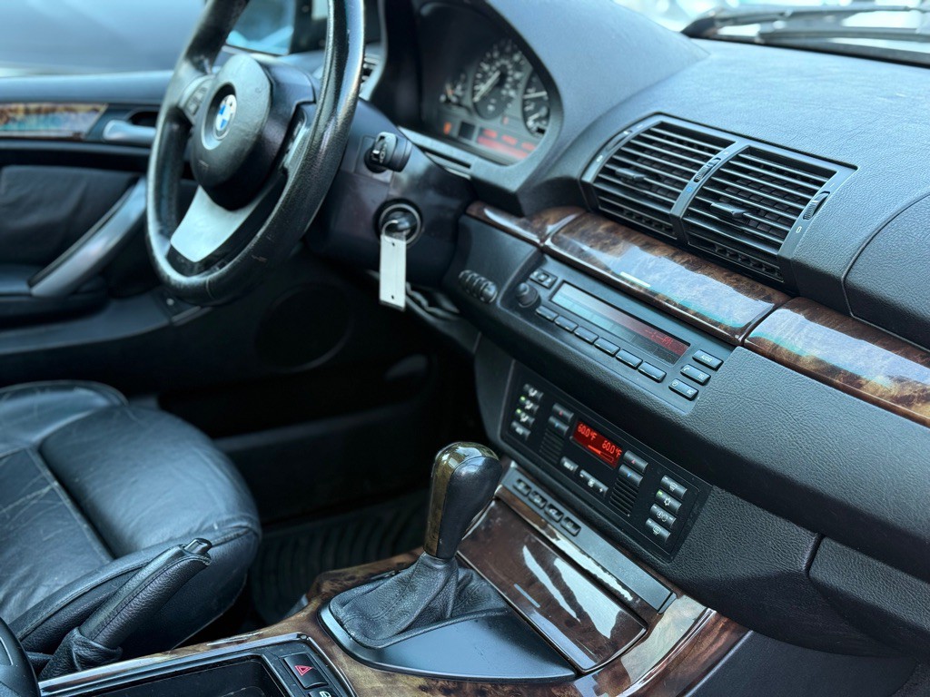 2005 BMW X5 Image 16