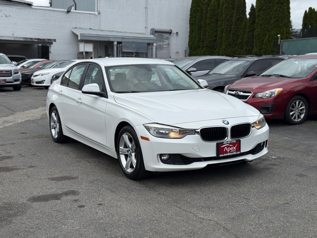 2013 BMW 3 Series Image 2