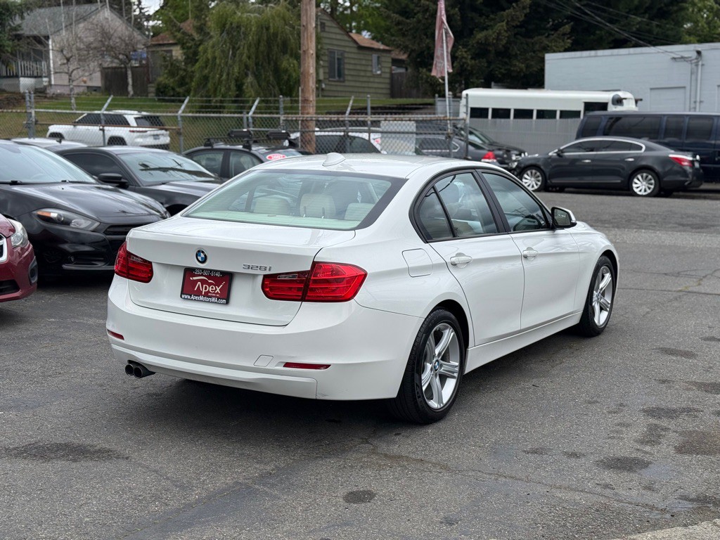 2013 BMW 3 Series Image 4