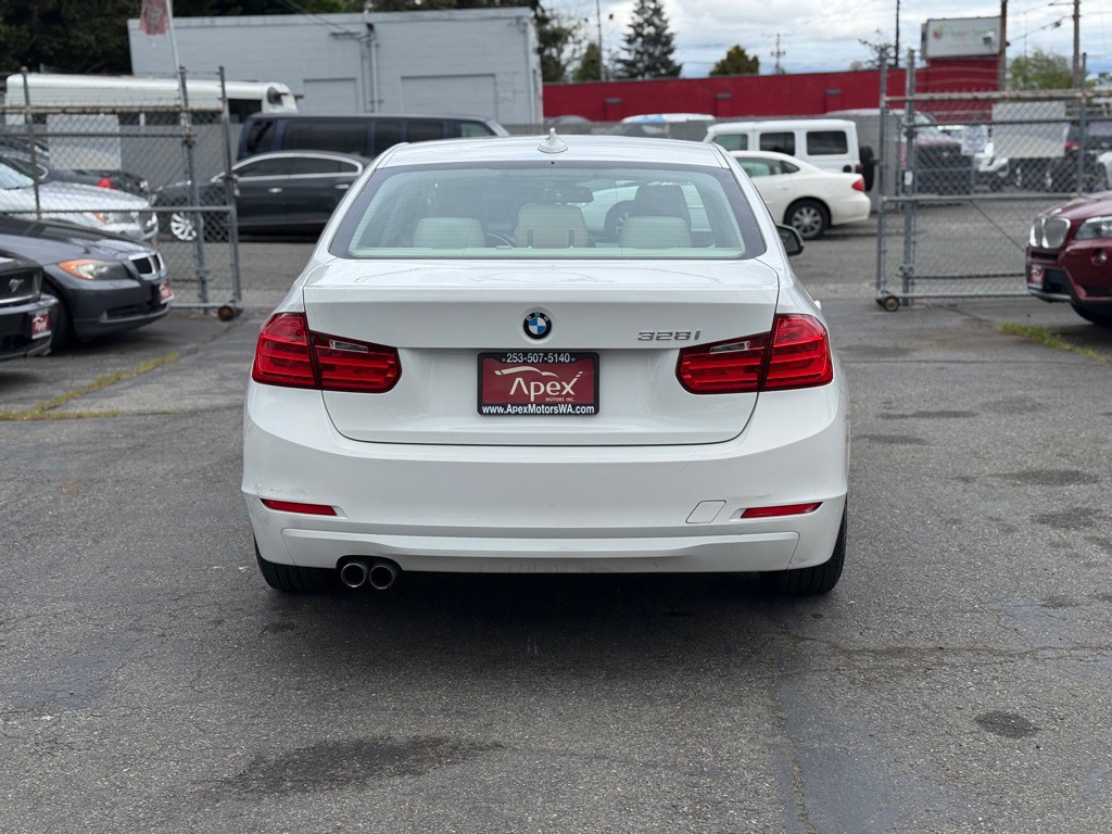 2013 BMW 3 Series Image 6