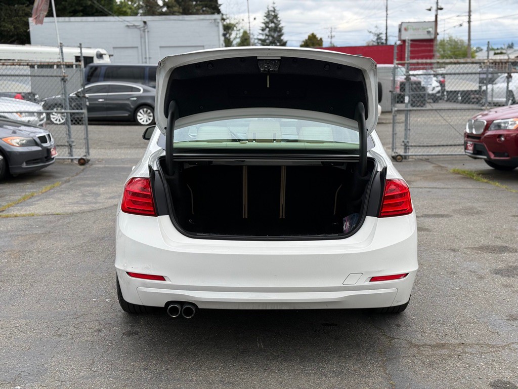 2013 BMW 3 Series Image 7