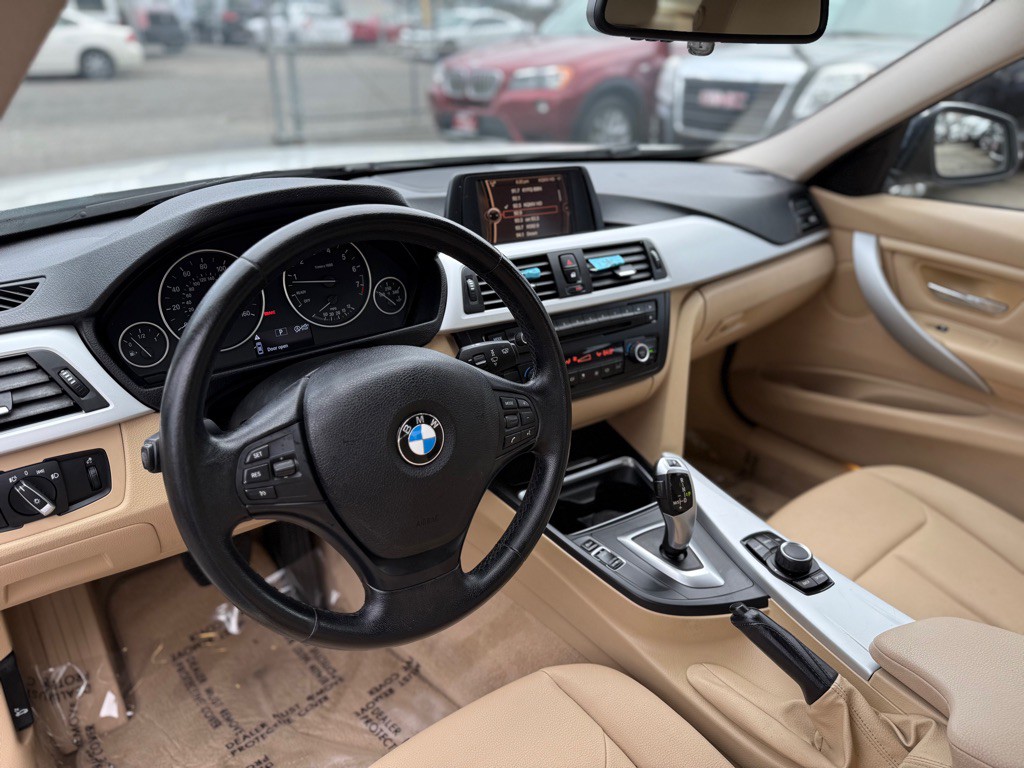 2013 BMW 3 Series Image 10