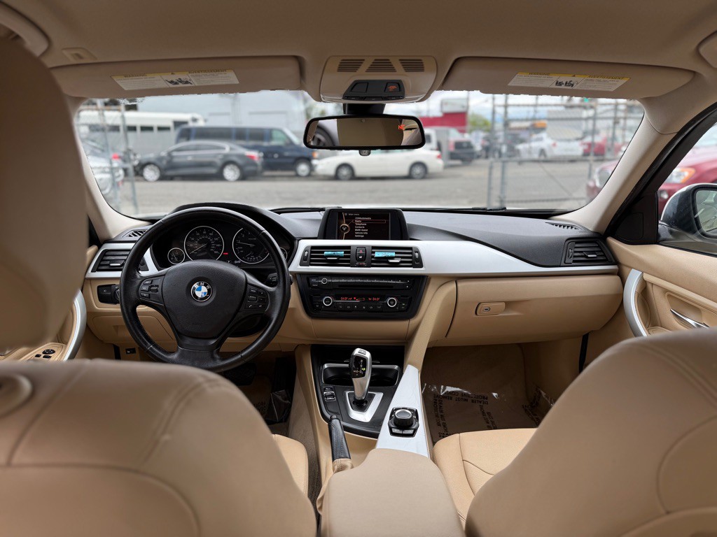 2013 BMW 3 Series Image 12
