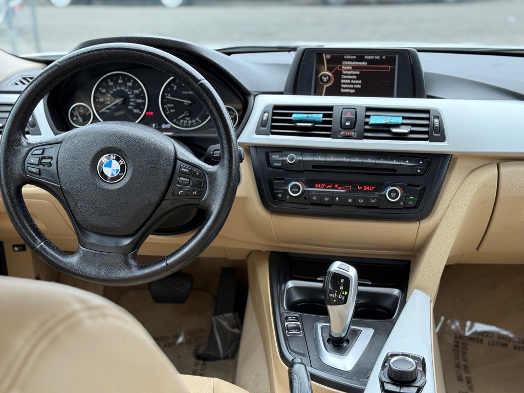 2013 BMW 3 Series Image 13