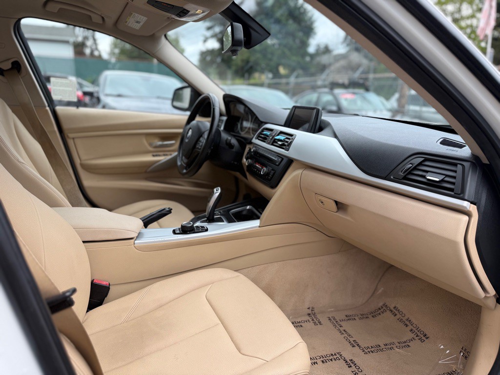 2013 BMW 3 Series Image 15