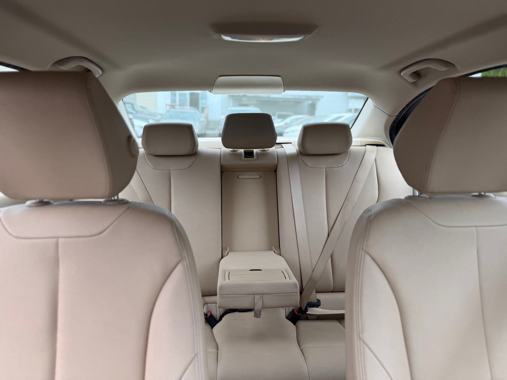2013 BMW 3 Series Image 18