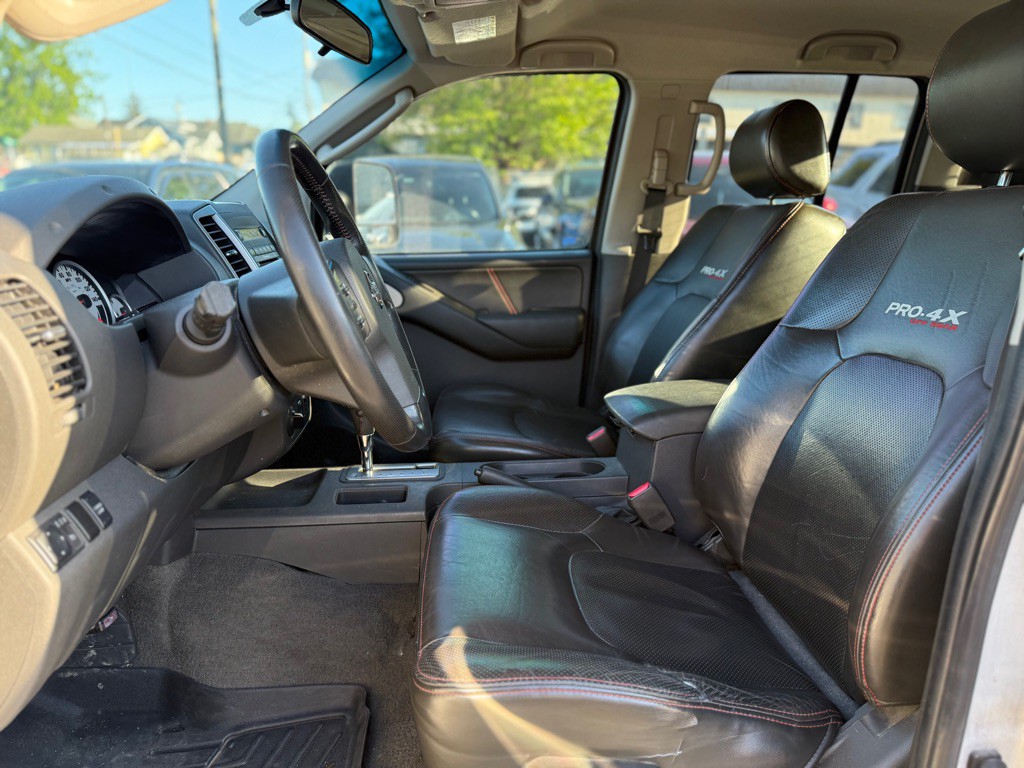 2009 Nissan Frontier Image 9