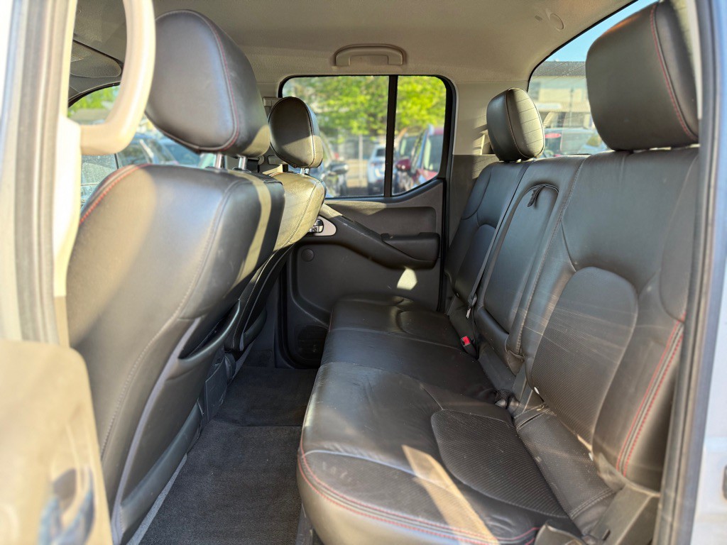 2009 Nissan Frontier Image 11