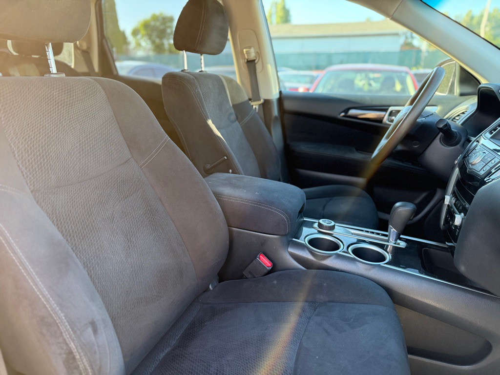 2013 Nissan Pathfinder Image 16