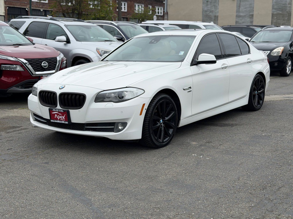 2011 BMW 5 Series Image 1