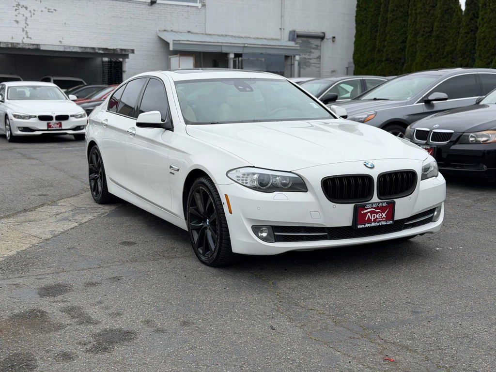 2011 BMW 5 Series Image 2