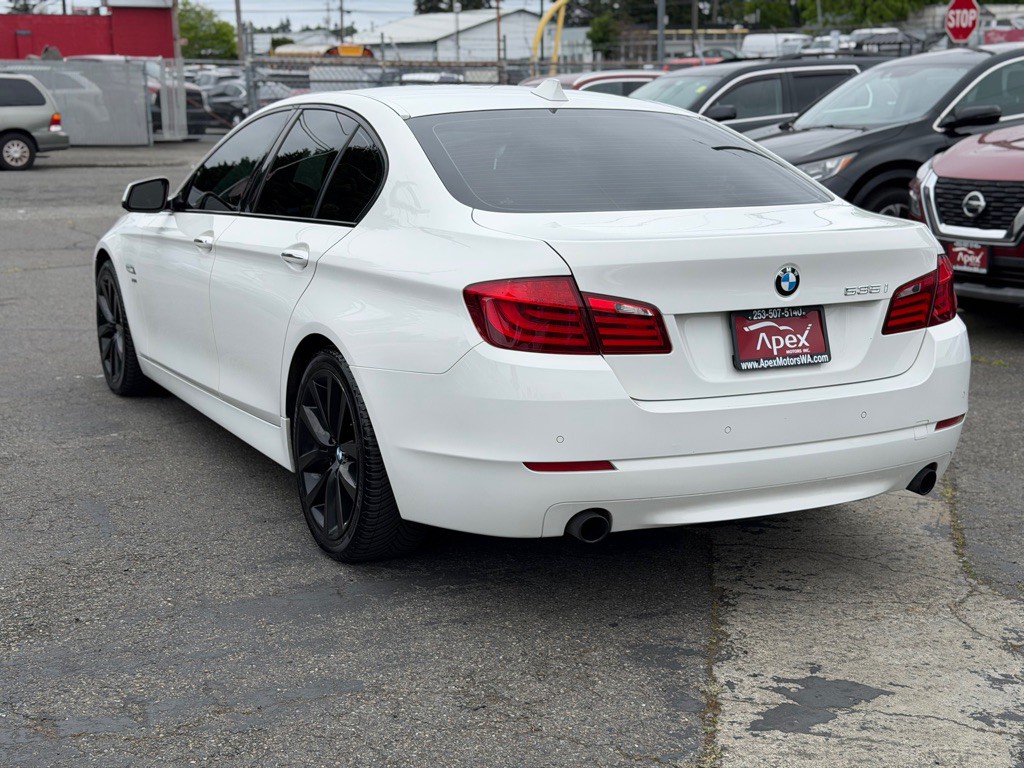 2011 BMW 5 Series Image 4