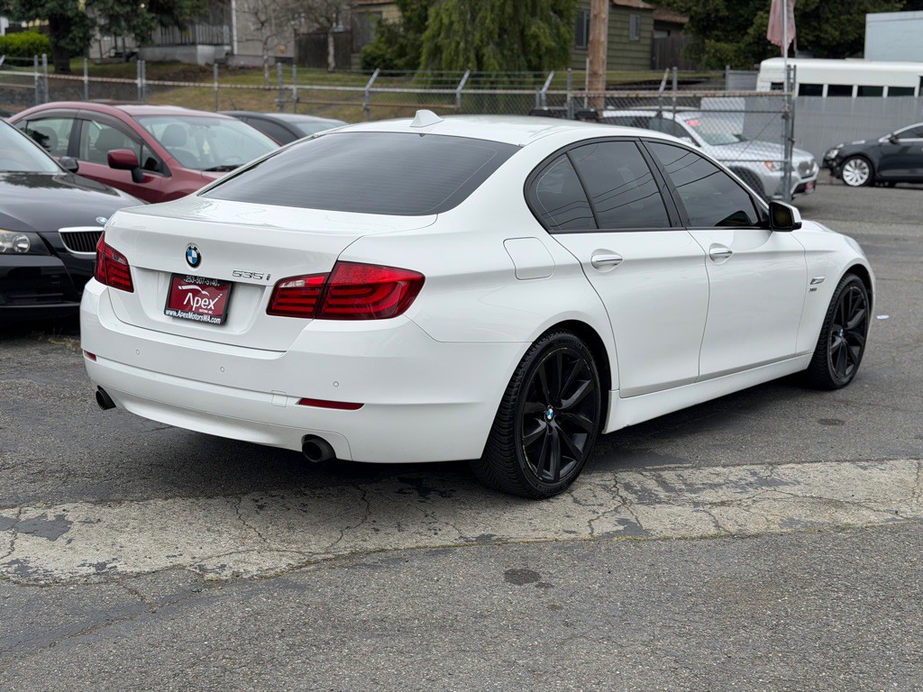 2011 BMW 5 Series Image 5